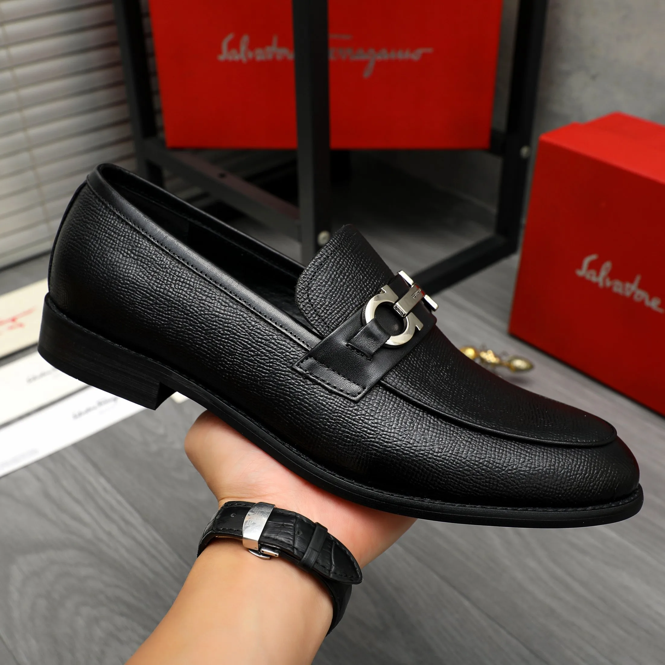 Men's shoes 💰420 Product trademark: Ferragamo "Ferragamo" business slip-on leather shoes Regular size: 39-45 (38.46 custom-made, non-returnable) Product materials: Selected high-quality pebbled cowhide upper, sheepskin lining, original rubber outsole